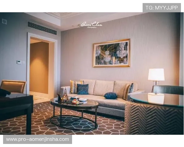 澳门巴黎人集团官网为游客提供便捷的在线预订和实时客房信息查询服务